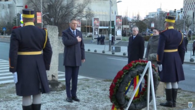 Klaus Iohannis a depus o coroană de flori în memoria victimelor Revoluţiei din 1989