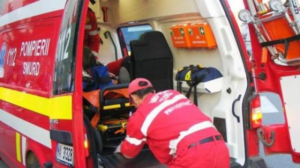 Accident cu 21 de persoane implicate, între o mașină și două microbuze, pe A1