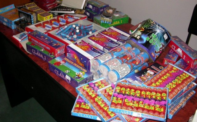 Baterii de ARTIFICII deținute fără autorizație, CONFISCATE de polițiștii din Mangalia