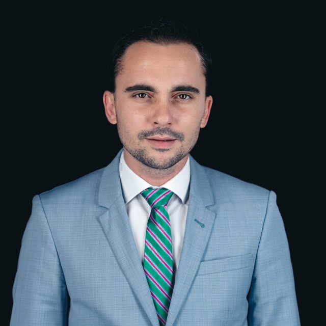 Deputat trimis în judecată pentru MITĂ, după ce a cerut unui coleg să absenteze de la votul MOȚIUNII de CENZURĂ