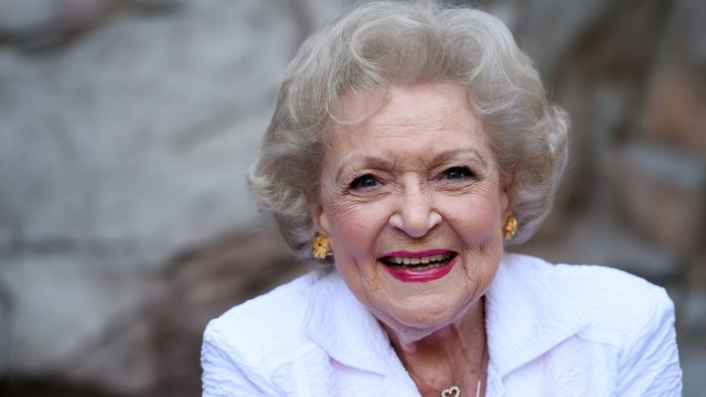 Betty White va sărbători împlinirea vârstei de 100 de ani printr-un 
