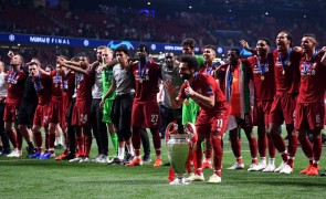 Van Dijk, Fabinho şi Jones au revenit la antrenamentele lui Liverpool, după ce au ieşit din izolare