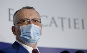 I se cere demisia lui Sorin Cîmpeanu, după ce a spus că nu există o definiție a plagiatului