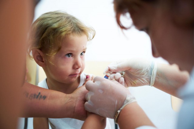 Vaccinul Pfizer pentru copiii mai mici de cinci ani nu produce imunitatea dorită