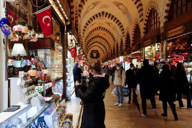 Deprecierea lirei turceşti îi atrage pe cumpărătorii bulgari peste graniţă în căutare de chilipiruri