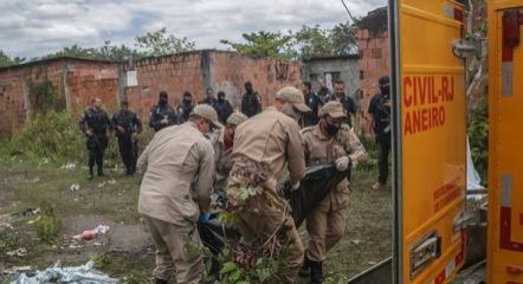 Brazilia: Şase tineri au fost împuşcaţi pe un teren de fotbal