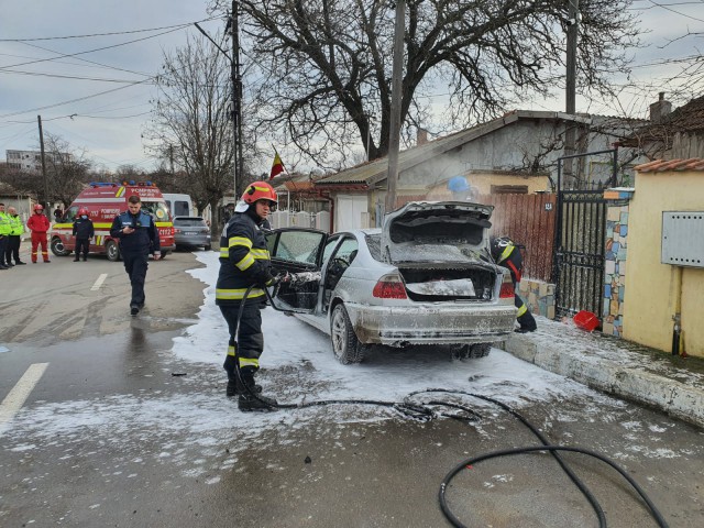 Incendiu în MEDGIDIA: Un AUTOTURISM s-a făcut SCRUM