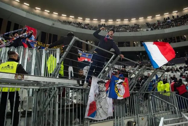 Fotbal: Olympique Lyon şi Paris FC, excluse din Cupa Franţei după incidentele provocate de suporteri