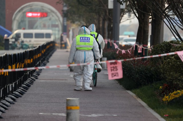 Oficiali pedepsiţi în China după un focar de COVID-19 care a dus la un lockdown local