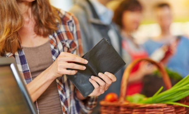 Gospodăriile din România au fost şi în 2020 campioane în UE la procentul din cheltuieli alocat pentru alimente