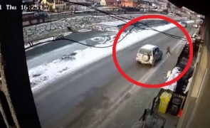 Imagini ȘOCANTE: Momentul în care un COPIL a fost lovit MORTAL de o mașină! VIDEO