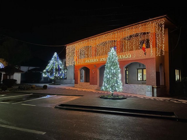Valu lui Traian a fost împodobită cu straiele de sărbătoare