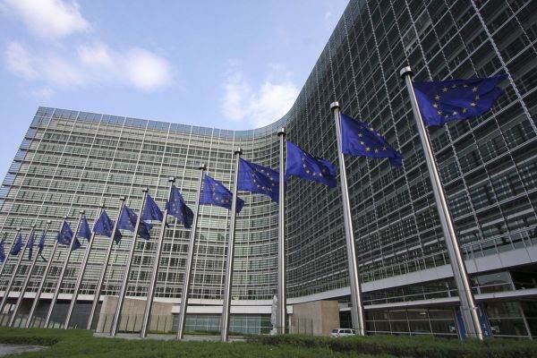 Noi norme UE privind conţinutul digital şi vânzarea de 'bunuri inteligente' au intrat în vigoare la 1 ianuarie