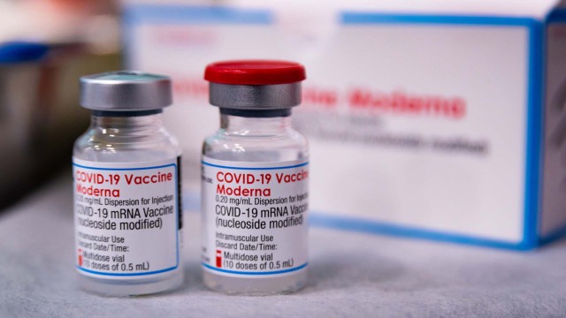 Doza booster cu vaccinul Moderna protejează împotriva variantei Omicron