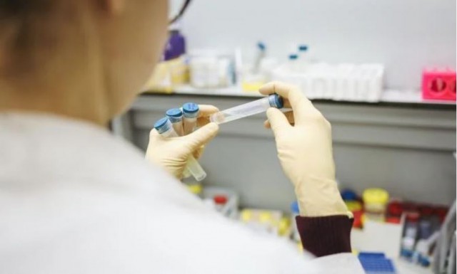 O nouă tulpină de coronavirus. A fost numită „deltacron“.
