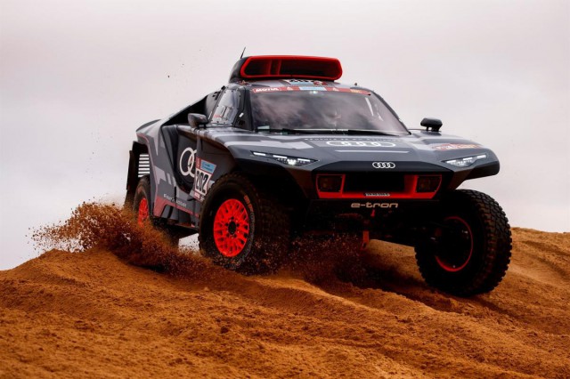 Auto: Raliul Dakar 2022 - Spaniolul Carlos Sainz, învingător în etapa a treia