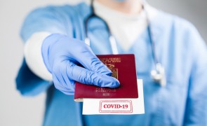 Industria neagră a pașapoartelor verzi: Un medic italian a fost ARESTAT