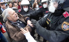 40.000 de oameni au protestat împotriva măsurilor antiepidemice la Viena
