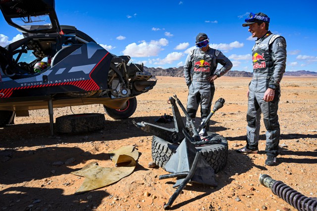 Auto: Raliul Dakar 2022 - Multiplul campion Stephane Peterhansel a pierdut o roată