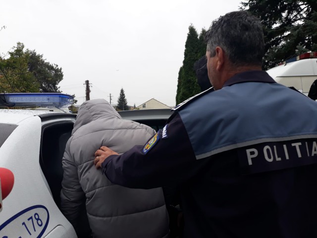 HOȚUL care a dat IAMA într-o LOCUINȚĂ din TUZLA este RECIDIVIST
