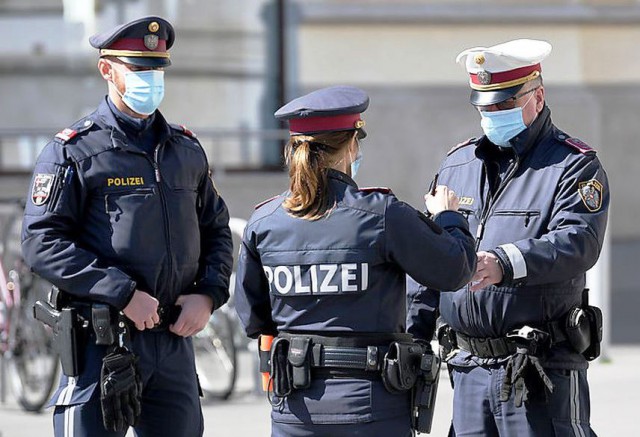 Austria: Percheziţii într-o anchetă privind trafic de certificate de vaccinare false