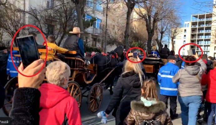 CREDINCIOȘII s-au ÎNGHESUIT să facă poze cu ÎPS Teodosie! VIDEO