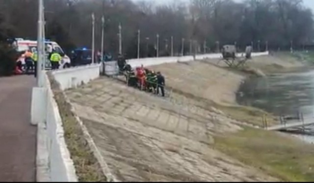 TRIPLĂ SINUCIDERE! Două femei şi un bărbat, SCOȘI din Dunăre