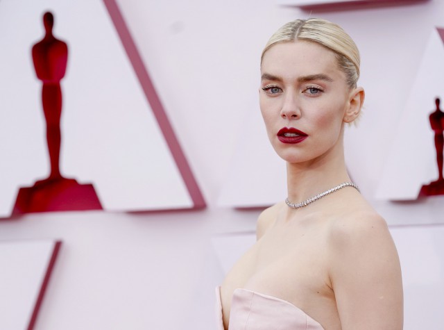 Vanessa Kirby, cunoscută pentru rolul din 'The Crown', o va înlocui pe Jodie Comer în filmul 'Kitbag'