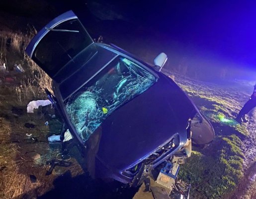 Accident rutier: A intrat cu MAȘINA într-un CAP de POD
