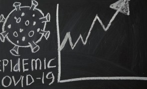 Sunt șanse mari să avem în mod real 250.000 de cazuri Omicron pe zi