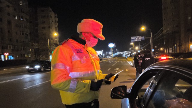 RAZII ale POLIȚIEI! PESTE 200 de PERSOANE LEGITIMATE ȘI 23 de AMENZI DATE VIDEO