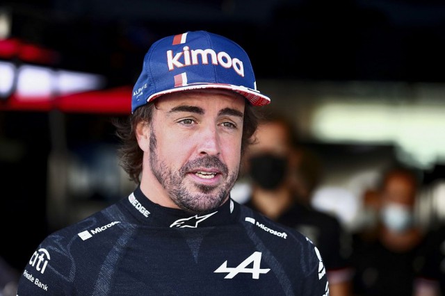 Auto - F1: Fernando Alonso, operat pentru îndepărtarea plăcilor de titan fixate pe maxilar