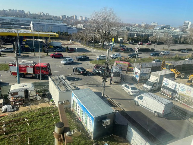 ACCIDENT RUTIER pe BULEVARDUL MAMAIA: a fost implicat şi un MICROBUZ