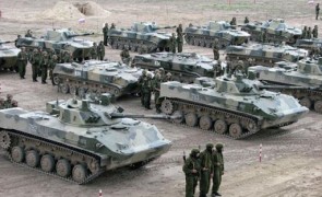 Exerciţii cu muniţie reală, trupe şi tancuri în apropierea graniţei cu Ucraina