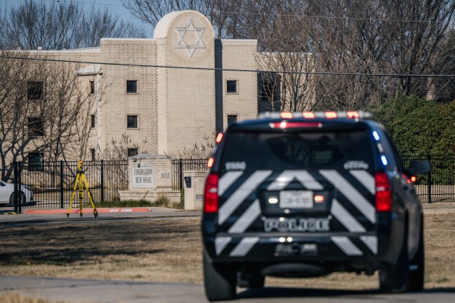 SUA: Autorul luării de ostatici dintr-o sinagogă din Texas ucis de FBI era cetăţean britanic