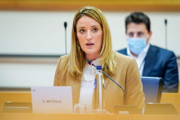 Roberta Metsola a preluat preşedinţia interimară a PE. Funeraliile lui Sassoli vor avea loc vineri