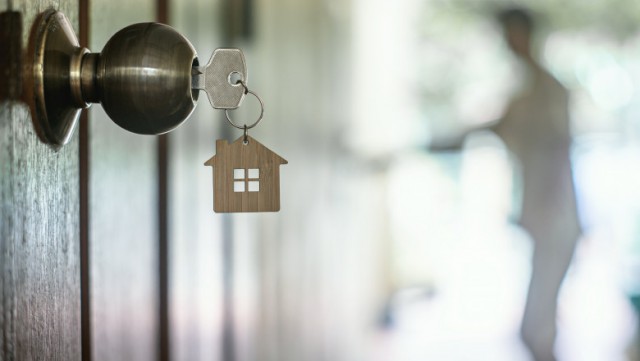 Record pe piața imobiliară. Aproape 700 de mii de locuințe și terenuri au fost vândute în 2021