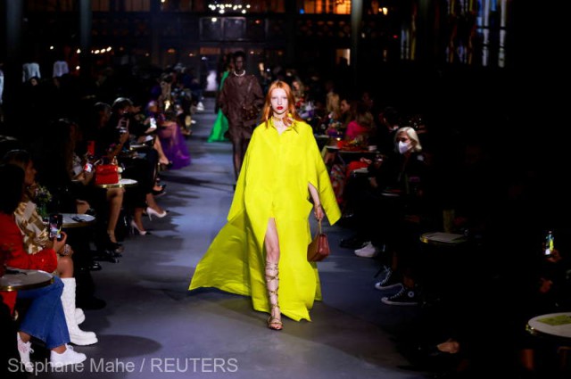 Fashion Week începe marţi la Paris şi mizează pe prezenţa fizică, în pofida valului de cazuri Omicron