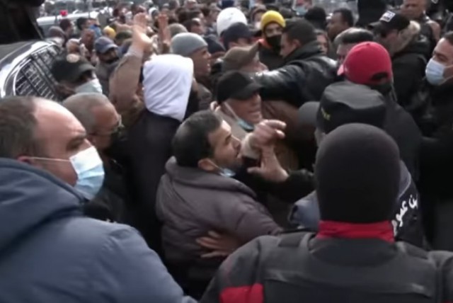 Tunisia: Parisul denunţă violenţele 