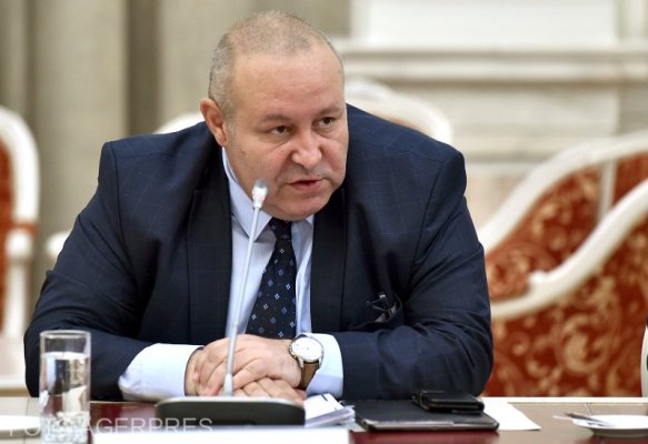 Fenechiu, despre teza de doctorat a premierului: 'În politică, oamenii nu pot să fie oglindă, toţi au câte ceva'
