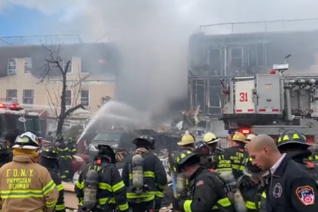 SUA: Un mort şi nouă răniţi într-o explozie urmată de un incendiu la New York. VIDEO