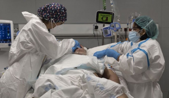 Franța spulberă toate recordurile la infectări COVID în Europa