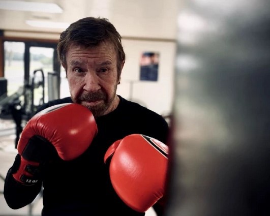 Chuck Norris, la un pas să rămână văduv: „Am fost speriat de moarte”