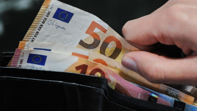 Guvernul Germaniei pregăteşte majorarea salariului minim