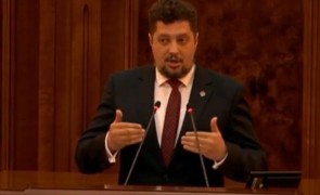 Cu un pas făcut în spate, Claudiu Târziu pune presiune pe umerii lui Simion