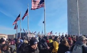 Mii de americani au ieşit în stradă împotriva vaccinării obligatorii