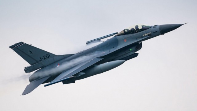 NATO anunță că trimite mai multe nave și avioane de luptă în Europa de Est pentru a-și întări apărarea