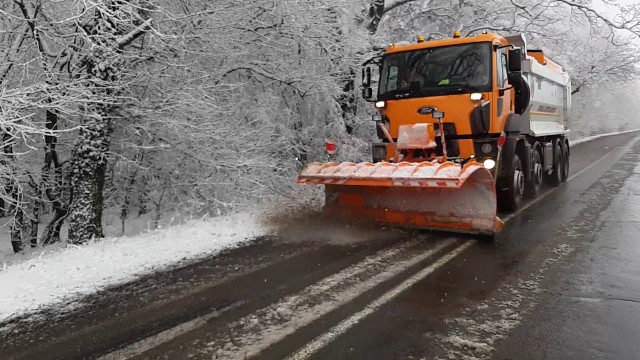 Ninsori, vânt și temperaturi negative, la malul mării!