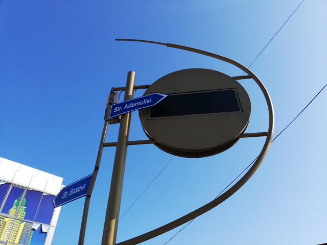 PRIMĂRIA Constanța CUMPĂRĂ 13 CEASURI STRADALE ANALOGICE!