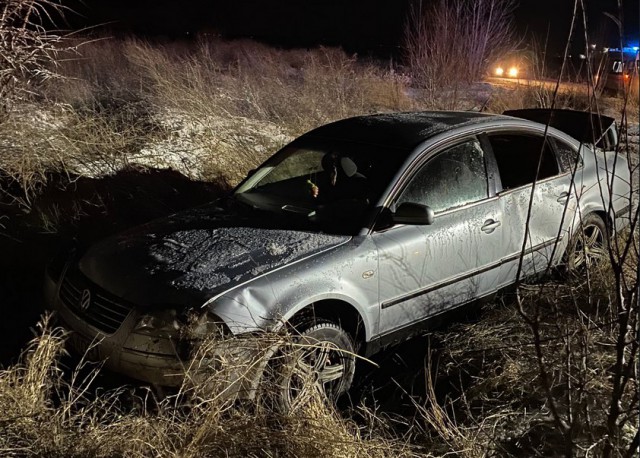 Accident rutier: Un autoturism în care se aflau 7 persoane, dintre care 5 copii, s-a răsturnat